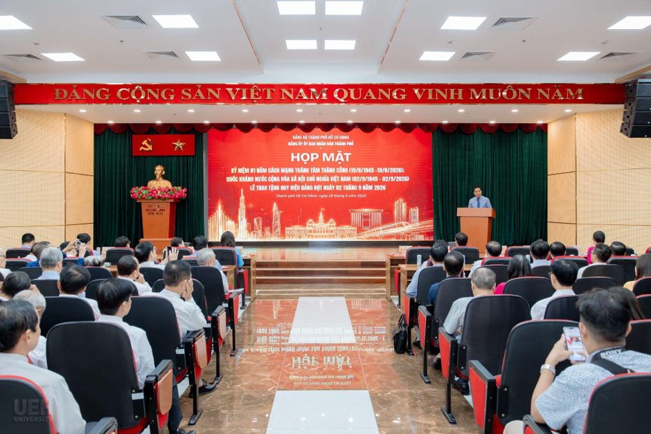 15 đảng viên thuộc Đảng bộ Đại học Kinh tế Thành phố Hồ Chí Minh vinh dự nhận Huy hiệu Đảng đợt ngày 02 tháng 9 năm 2026