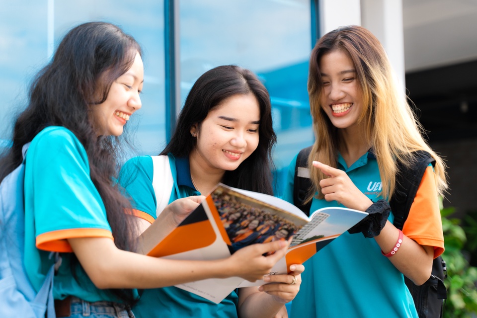 Hướng dẫn Thủ tục chuyển sinh hoạt Đảng về Đảng bộ Đại học Kinh tế TP. Hồ Chí Minh đối với Tân sinh viên Khóa 52