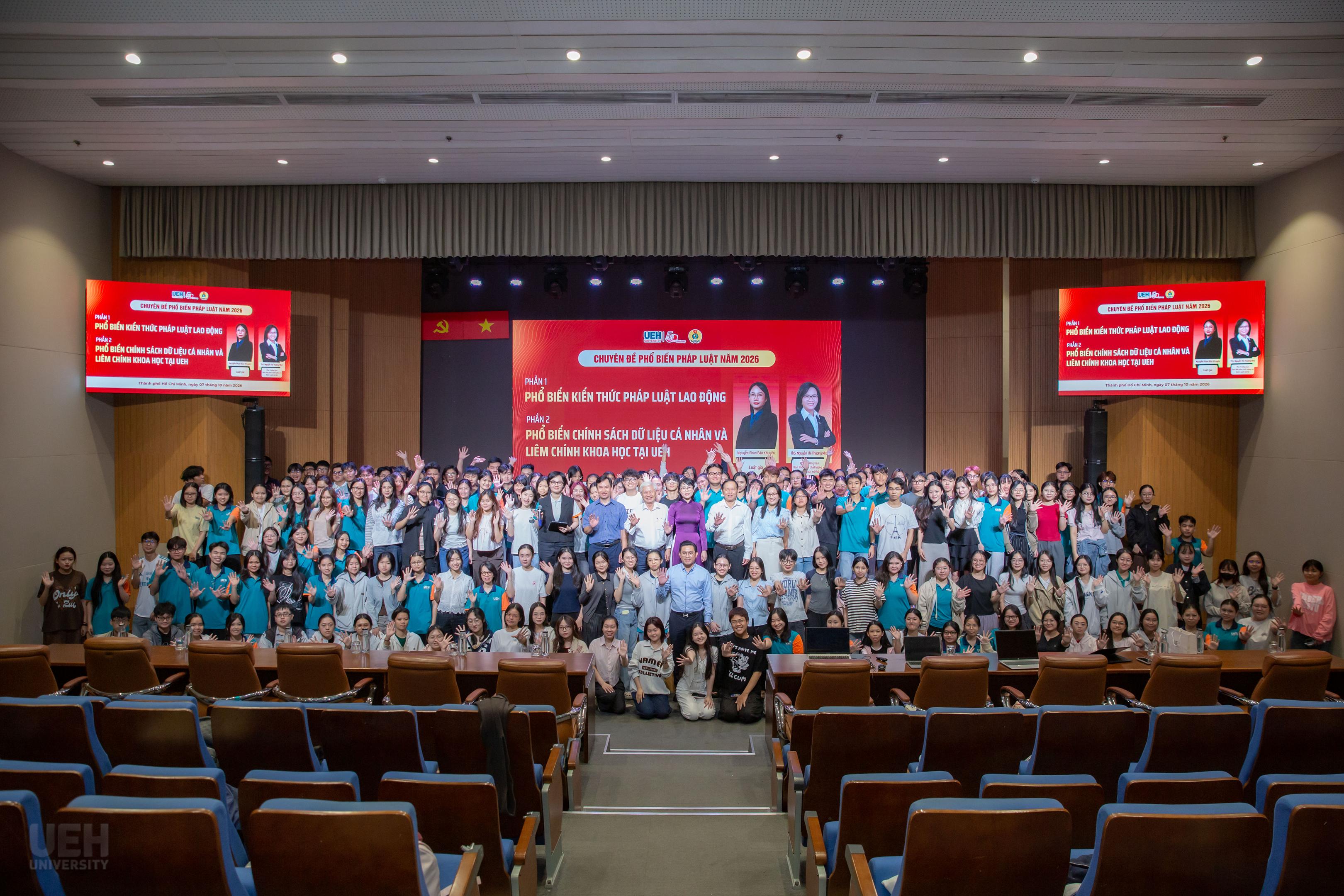 Tăng cường phổ biến kiến thức pháp luật lao động và nâng cao nhận thức về bảo vệ dữ liệu cá nhân, liêm chính khoa học cho sinh viên UEH